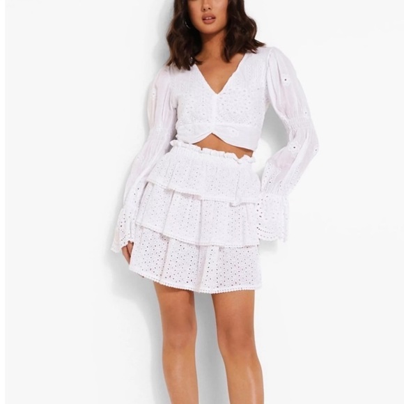 Boohoo Tops - White Eyelet Puff Sleeve Detail Crop Top size 4 boho Y2K